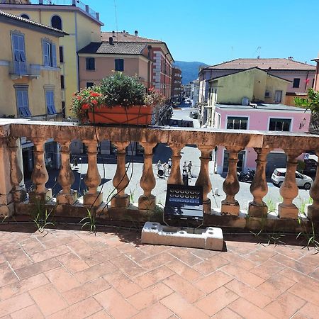 Opera Apartment Sarzana Bagian luar foto