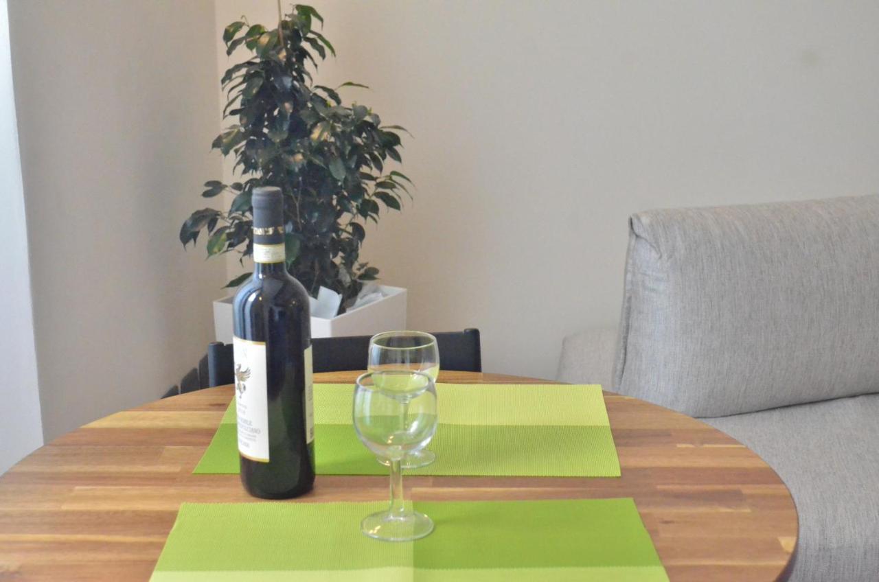 Opera Apartment Sarzana Bagian luar foto